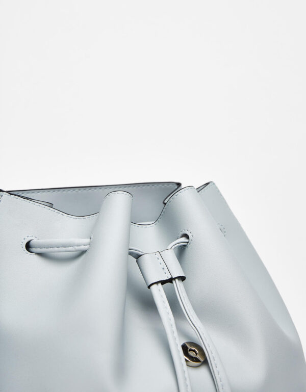 Backpack with metal fastener - 图片 4